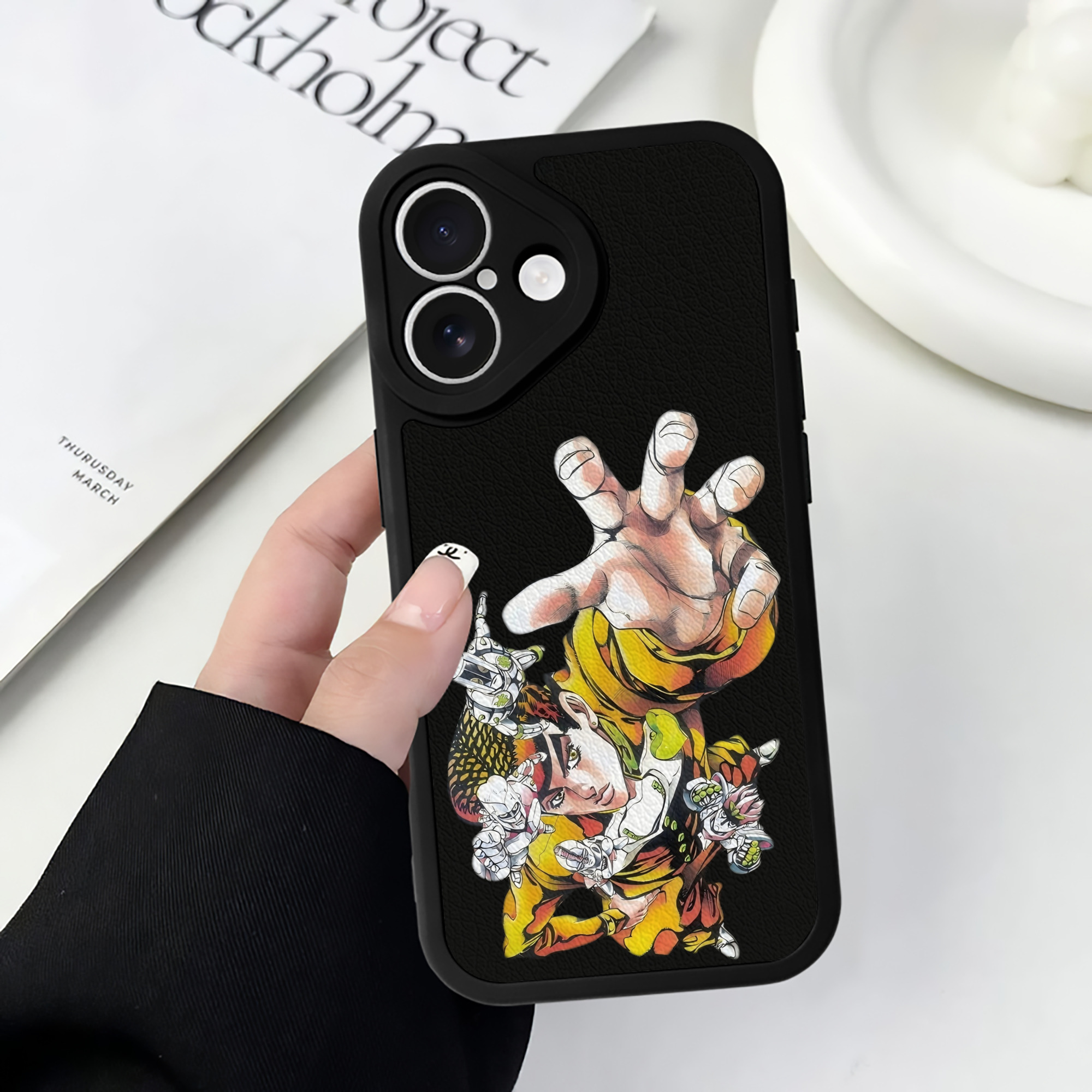 （画像用） ジョジョの奇妙な冒険 ひがしかた じょうすけ JoJo's Bizarre Adventure Higashikata Josuke 【iPhone 16シリーズ対応】シリコンスマホケース（レザー調） 材質：シリコン